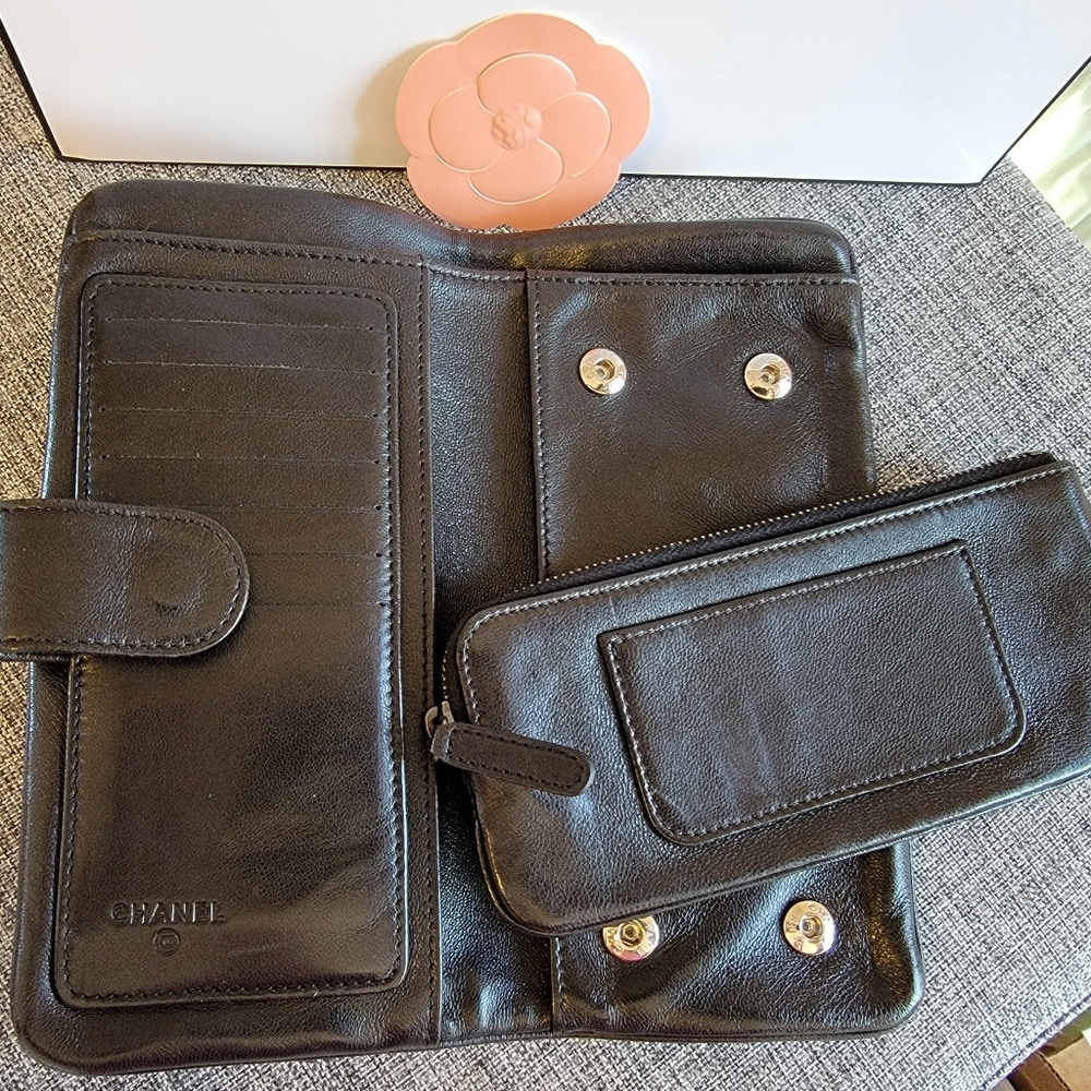 CHANEL 2013 Double Bow Wallet / Clutch - Picture 8 of 15
